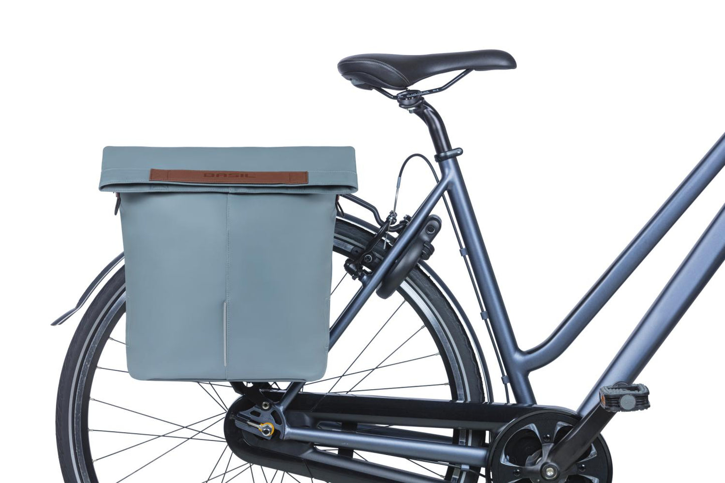 Basil City-shopper cykeltaske i vegansk læder. Hook-on system (kroge), forstærket bund, magnetisk lukning, 14-16 L